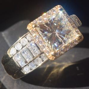 GORGEOUS Ladies Princess Cut Diamonds 14k Gold